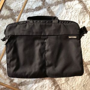 Incase MacBook Messenger Bag (Black) Shoulder Bag